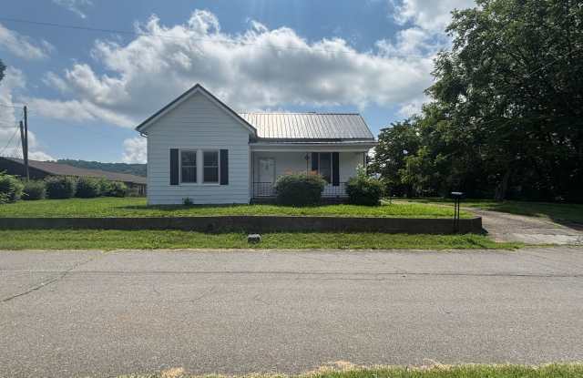 Your perfect 4-bed / 2-beth home in Elizabethton awaits! $2400 photos photos