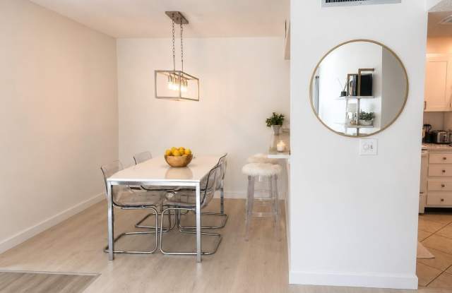 3221 BENEVA Road Gallery 4