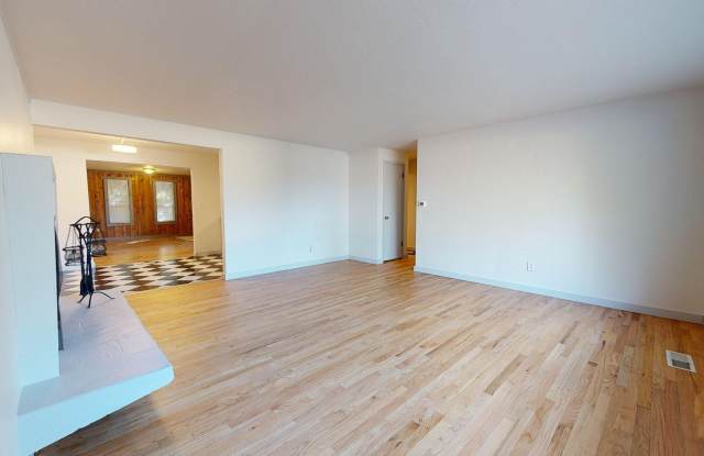 3368 Ash Street in Parkwood Gallery 2