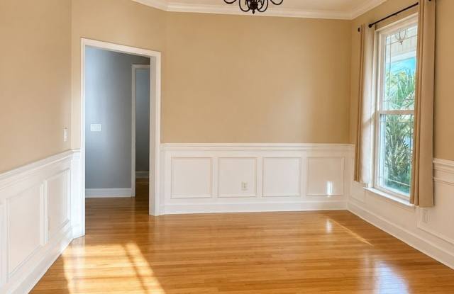 Spacious 5 Bed/3.5 Bathroom Home in White Oak Gallery 4