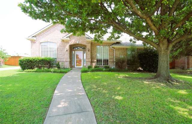318 Lakefield Drive Gallery 2