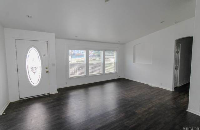 46063 South Drive Gallery 3