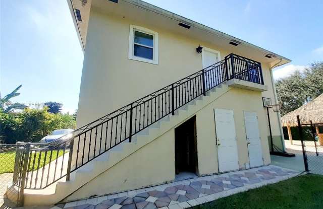 13755 SW 20th St photos photos