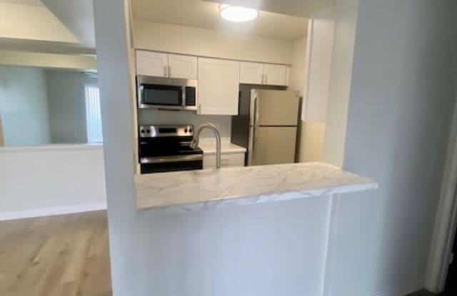 Ten/10 on Main photos photos Ten/10 on Main photos photos