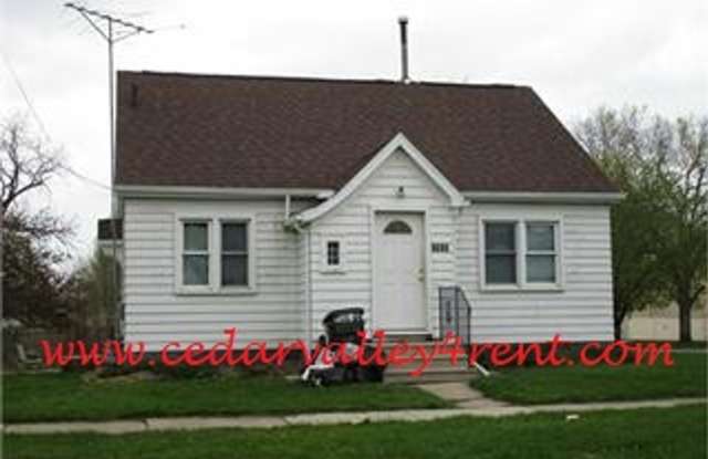 2 Bedroom, 1 Bath Single Family Home located at 1104 West 8th St Waterloo, IA Gallery 1