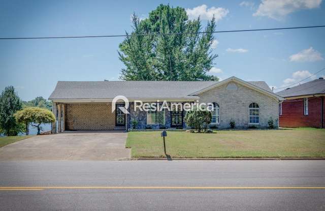 3BR/2B Renovated Lake House Available For Rent!! - 1937 West Holmes Road, Memphis, TN 38109