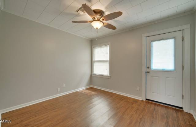 216 E Milton Avenue Gallery 2