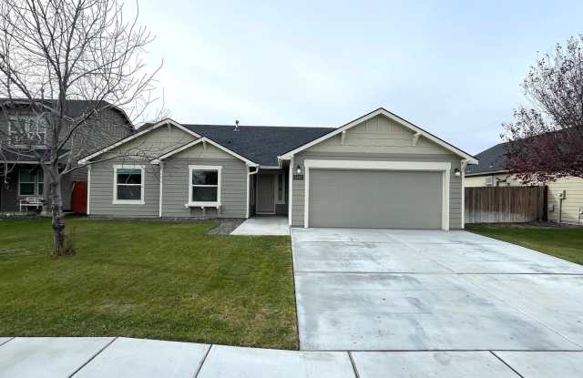 Beautifully upgraded Three Bedroom with an Office in Pasco! - 5802 Rio Grande Lane, Pasco, WA 99301