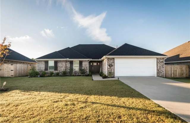 Gorgeous Home with Vaulted Ceilings and Large Fenced Yard! Spacious 3 Bedroom and 2 Bath Home! photos photos