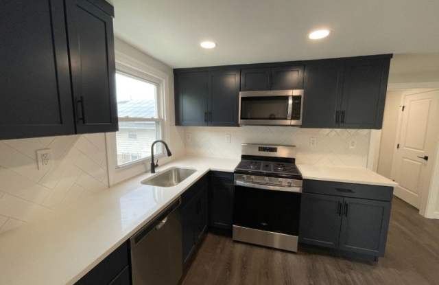 306 Van Houten Ave - 306 Van Houten Avenue, Passaic, NJ 07055