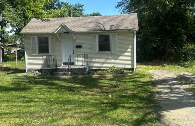 Cozy 2 Bedroom house for Rent Just minutes from Springfield Botanical Gardens photos photos