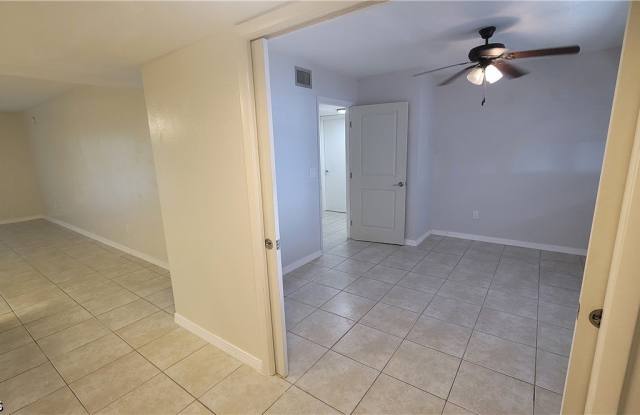 1202 Cape Coral Parkway W Gallery 4