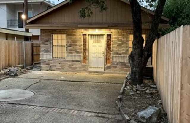439 GERMANIA - 439 Germania, San Antonio, TX 78228