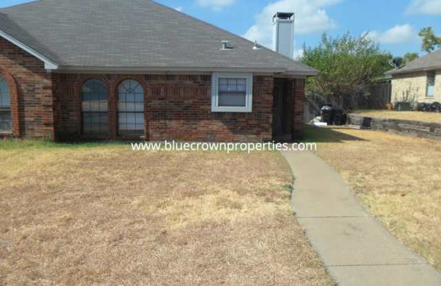10303 Lone Pine Ln - 10303 Lone Pine Lane, Fort Worth, TX 76108