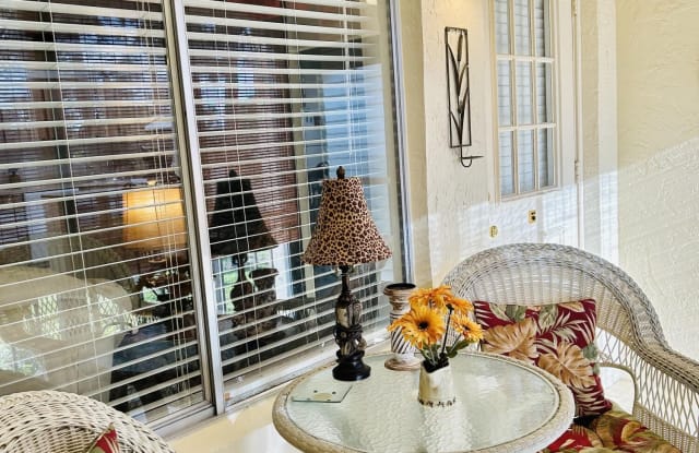 332 Knotty Pine Circle - 332 Knotty Pine Circle, Greenacres, FL 33463