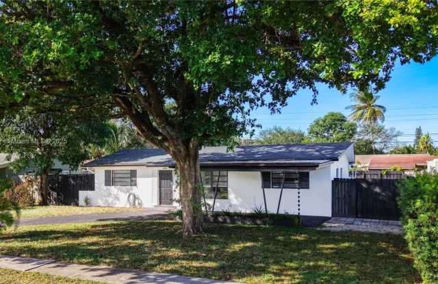 600 N 66th Ter photos photos