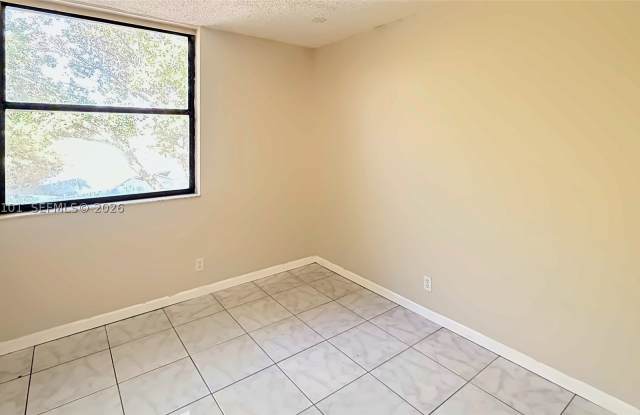 216 Lake Pointe Dr Gallery 4