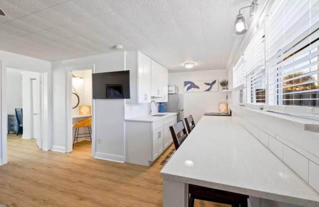 2222 NE Dixie Highway photos photos
