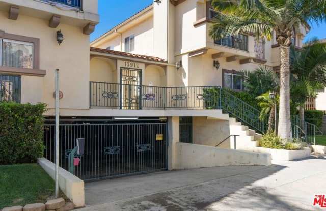 13912 Oxnard St photos photos