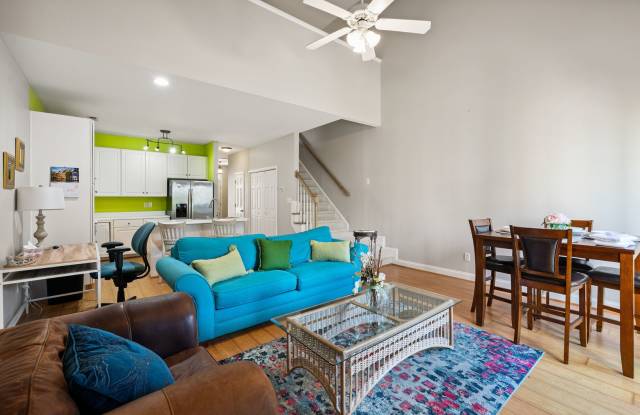 2-Bedroom, 2-Bath Townhome in a Furnished Flexible Lease Terms Available (3-Month Minimum) Gallery 3