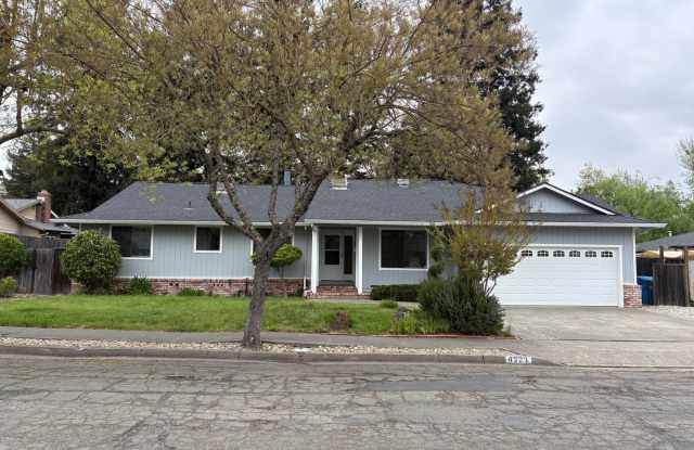 Beautiful 4-Bedroom Home with Dual Primary Bedrooms in NE Santa Rosa photos photos