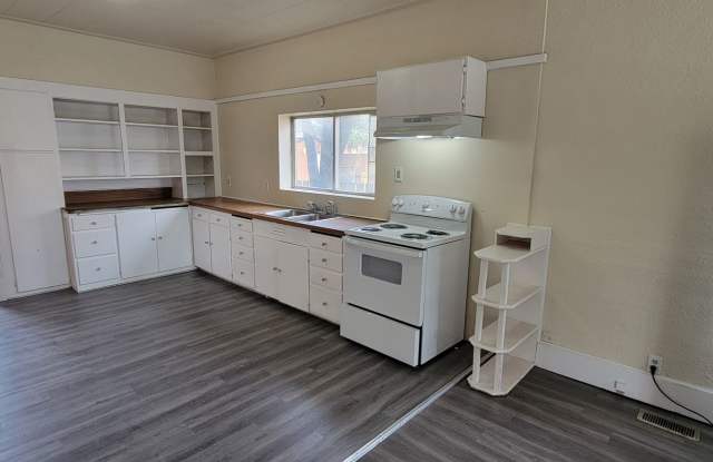 Great 3 bed home with garage Gallery 3