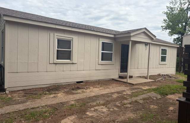 2 BEDROOM 1 BATH HOUSE, WITH CENTRAL HEAT & AIR, ALL ELECTRIC, FENCED YARD. APPLICATION AND PET FEES APPLY. photos photos
