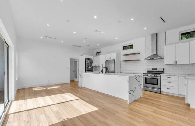 22716 Schoolcraft St photos photos