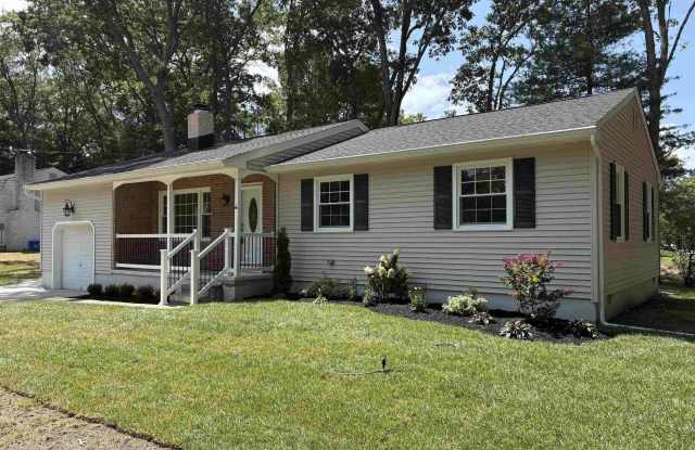 1111 Shelburne Ave Gallery 1