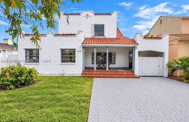 1428 SW 11th Ter Gallery 1