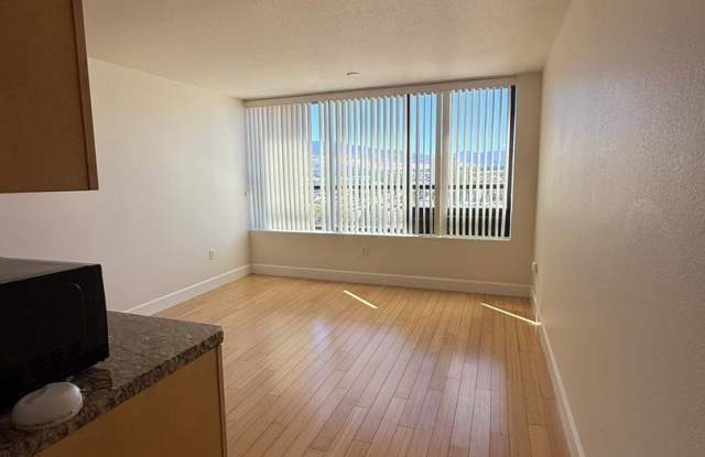 Studio Apartment in The Belvedere Towers Gallery 3