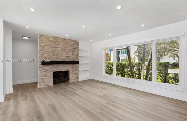 330 Coconut Isle Dr Gallery 4