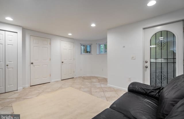 52 U ST NW #ENGLISH BASEMENT Gallery 4