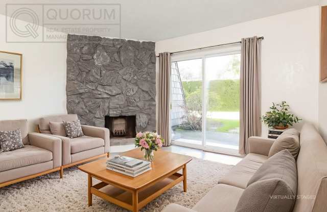 3 Bed 2 Bathroom Edmonds Condo! Gallery 3
