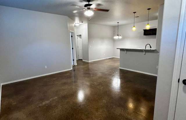3br 2ba duplex with 2 car garage! Gallery 4