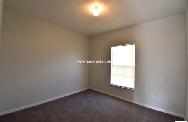 Very Nice cozy 3bd 2ba with a nice size back yard in Poinciana a definite must see! Gallery 4