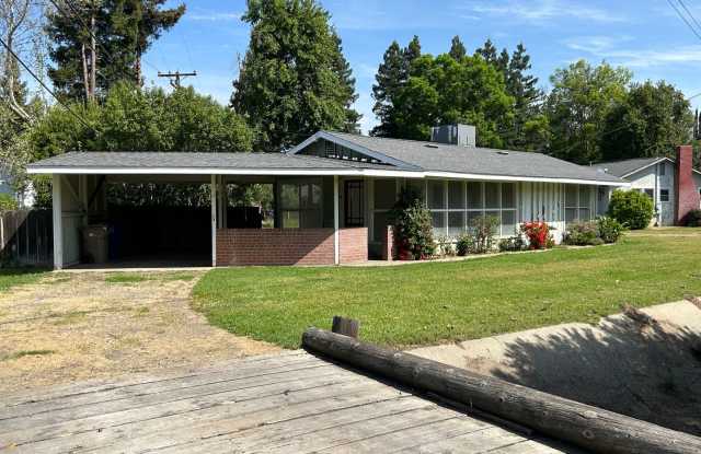 Cozy 2 Bed, 1 Bath Home Surrounded by Nature photos photos