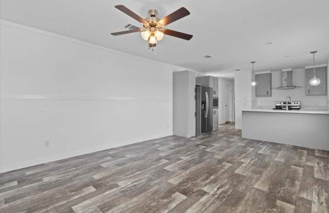 16831 Oak Leaf Court Gallery 3