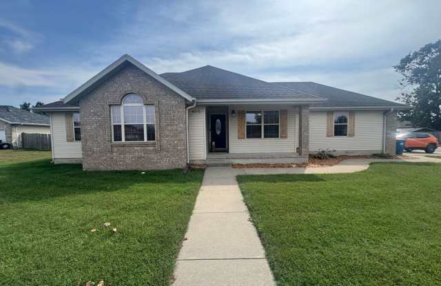 3 Bedroom Home Strafford, Missouri Gallery 1