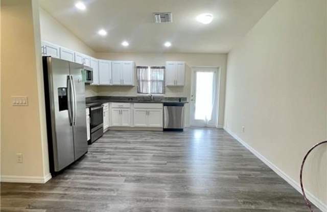 5029 W Hummingbird Drive Gallery 3