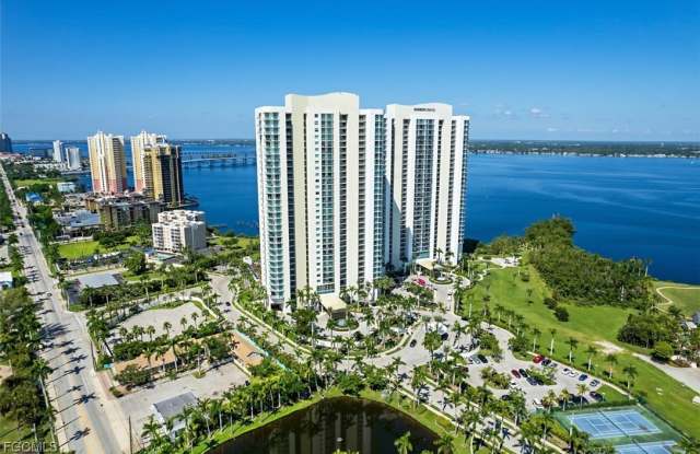3000 Oasis Grand Boulevard photos photos