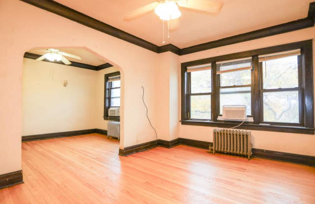 2035 West Wellington photos photos