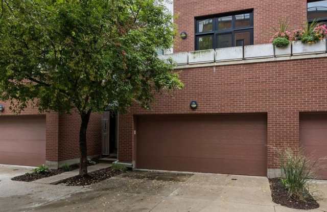 Modern Downtown Townhome with Garage, Fireplace & Private Outdoor Space Gallery 3