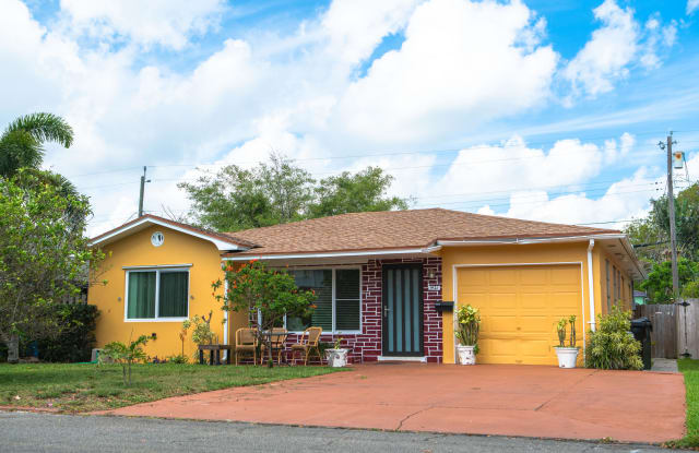 1421 N Palmway - 1421 North Palmway, Lake Worth, FL 33460