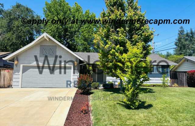 Beautiful 3BD/ 2BA Arden Arcade Home with Spacious Yard In Highly Desirable Location! photos photos