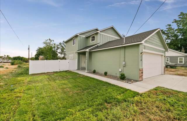 Spacious 3 Bed, 2.5 Bath Rental in Homedale Near Snake River photos photos