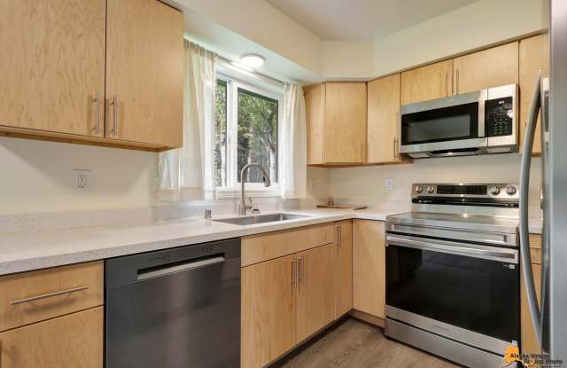 Freshly updated home; New paint, new flooring, new fixtures! Gallery 1