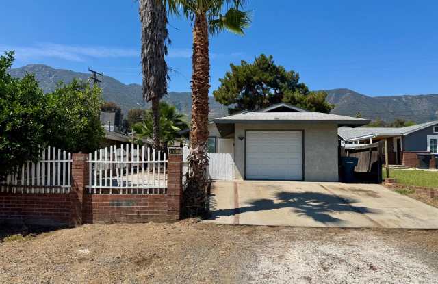 Nice 2 Bedroom Home with Large Backyard and Garage photos photos