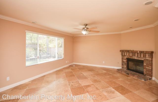 1606 Carriage Circle Gallery 4