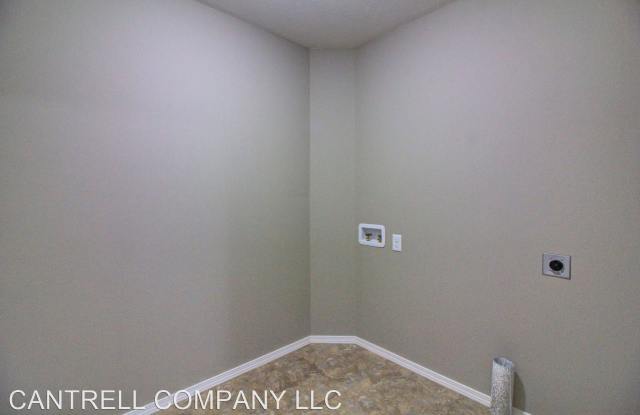 311 W Grace Gallery 2